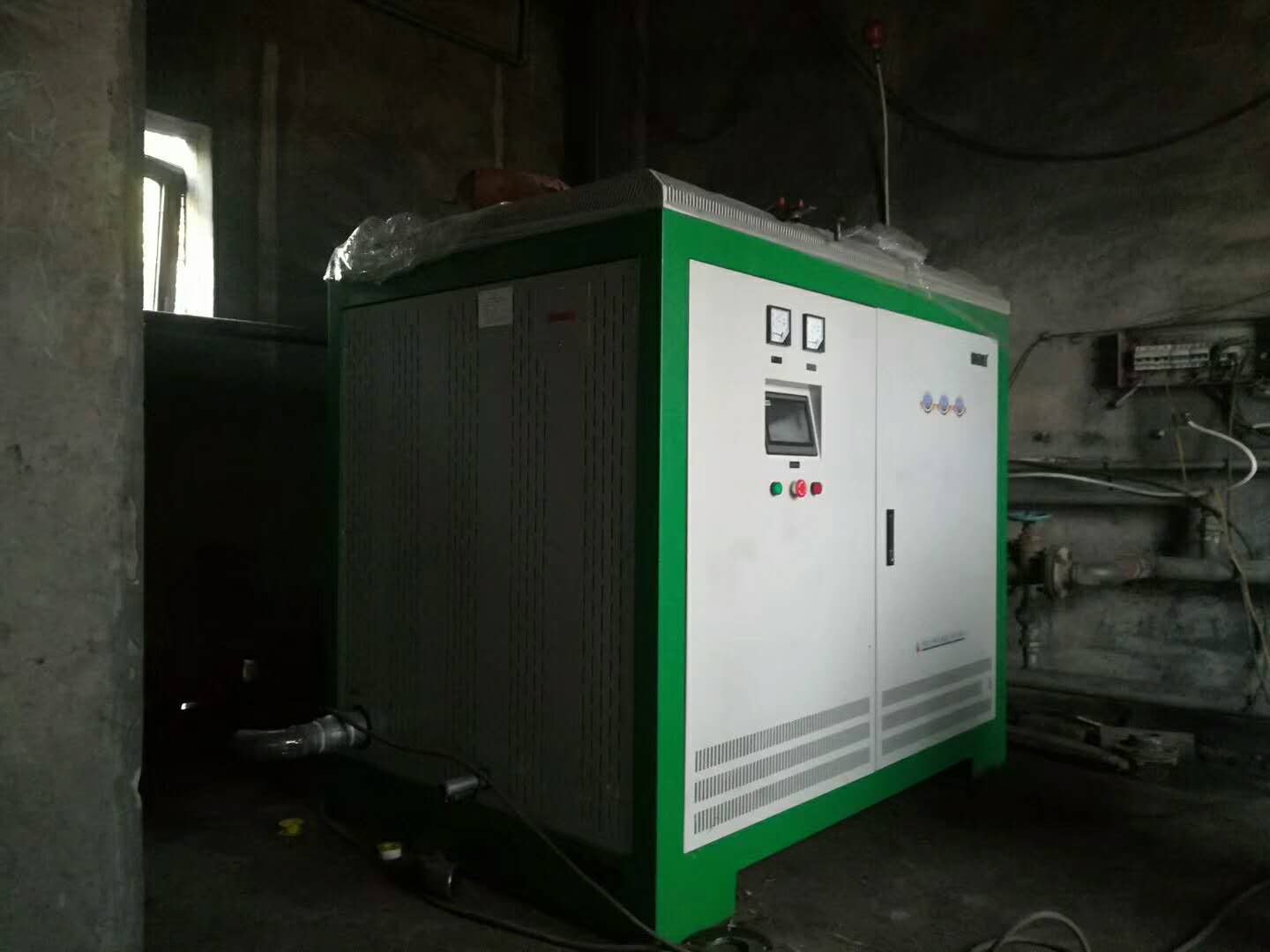 山西運城3000平米廠房電磁采暖爐運行現場